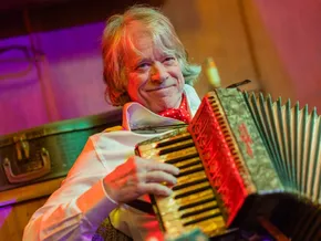 Helge Schneider mit neuer Tour "Ellebogen vom Tich"