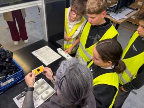 Unternehmen öffnen ihre Tore für Mittelschüler