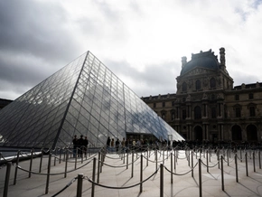 Belgische TikToker hängten kurzzeitig eigenes Bild in Louvre
