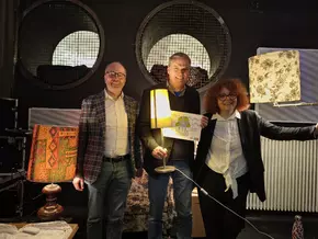 Innsbrucker Philosoph Löffler gewinnt Südtiroler Philosophy-Slam 2025