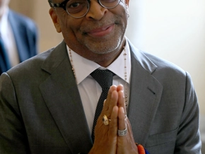 Papst Leo wurde mit NBA-Trikot beschenkt