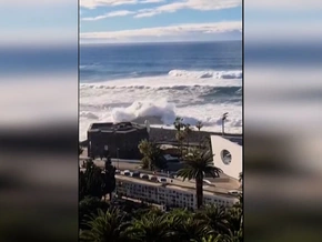 Auf Urlaubsinsel: Wellen reißen Menschen in den Tod - VIDEO