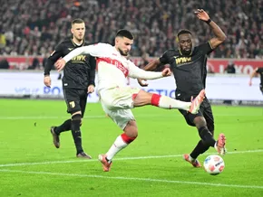 VfB Stuttgart nach 3:2 gegen Augsburg weiter in Top vier