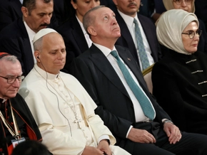 Papst wirbt in der Türkei für Dialog