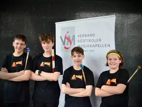 Elf junge Solisten am Podium am Sonntag in Brixen