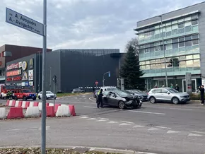 Verkehrsunfall und Straßensperre vor dem Twenty