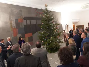Christbaum mit Wappen der 116 Gemeinden in Bozen vorgestellt