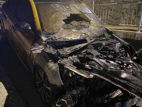 Latzfons: E-Auto wird Raub der Flammen