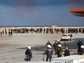Bauern stürmen Flughafen Heraklion – Flugbetrieb gestoppt