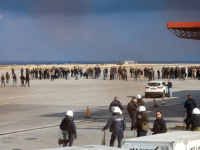 Bauern stürmen Flughafen Heraklion - Flugbetrieb gestoppt