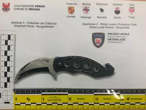 Gefährliches Klappmesser in der Hosentasche