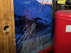 Notunterkunft in den Alpen wird zum Partyraum