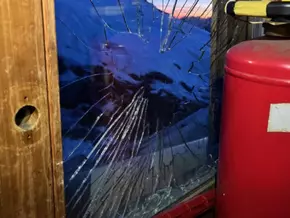 Notunterkunft in den Alpen wird zum Partyraum