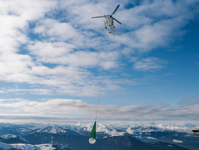 In Italien kommt der Schnee per Helikopter