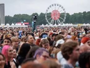 Pitbull und Lily Allen beim Lollapalooza-Festival 2026