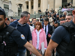 Brite wegen Dutzender Vergewaltigungen von Ehefrau in U-Haft