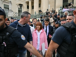 Brite wegen Dutzender Vergewaltigungen von Ehefrau in U-Haft