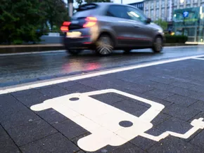 EU lockert CO2-Zielwerte für Autos