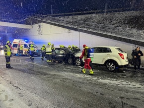 Sechs Verletzte bei Geisterfahrerunfall in den Alpen