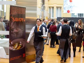 Savoy-Schüler bewirten Landesregierung im Palais Widmann