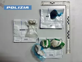 Polizei erwischt zwei Brüder mit einem Kilo Drogen