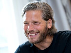 “Bergretter” Ströbel macht mit seinen Kindern Lebkuchenhaus