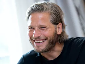 "Bergretter" Ströbel macht mit seinen Kindern Lebkuchenhaus