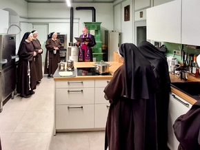 Bischof Ivo Muser besucht Klarissen in Brixen