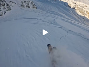 Freerider löst Lawine aus - VIDEO
