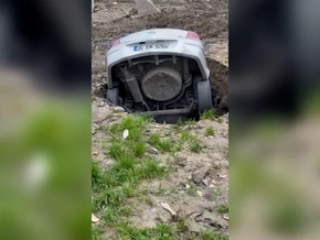 Türkei: Straße verschluckt geparktes Auto