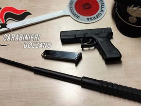 Schock in Meran: Jugendlicher raubt Teenager aus