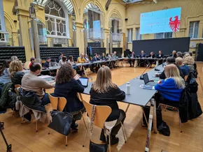 Verträge im Bildungsbereich: Konstruktives Auftakttreffen