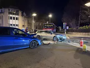 Zwei Leichtverletzte bei Frontalzusammenstoß in Auer