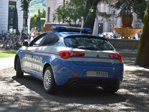 Polizei kontrolliert 70 Personen und stellt mutmaßlichen Dealer