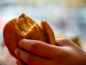 Wie Junkfood-Hersteller Kinder manipulieren