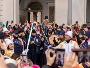 Olympische Flamme erleuchtet Brixen
