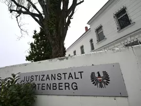 Ermittlungen gegen zwölf Beamte nach Tod eines Insassen