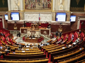 Französisches Parlament für Social-Media-Verbot für Kinder