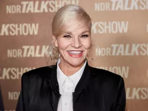 Ina Müller schreibt Songideen in den "Steinzeit-Kalender"