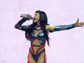 Katy Perry ruft zu Widerstand auf: “Wut in Taten verwandeln”