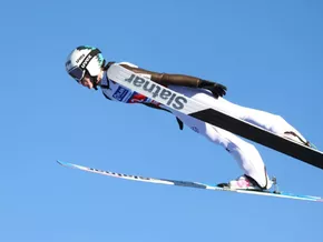 Nika Prevc dominiert Skisprungweltcup - Lisa Eder Neunte