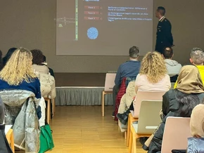 Carabinieri beraten Eltern zu Cybermobbing und KI