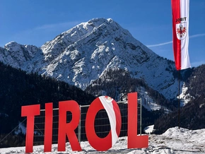 Schützen begrüßen Olympiagäste in “TIROL”