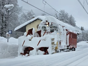 Italien: Nur "Monsterfräse" kann die Schneemassen bändigen