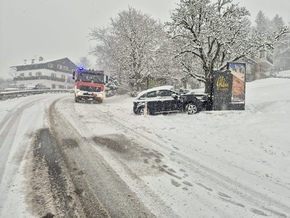 Rutschige Straßen führen zu Feuerwehreinsätzen