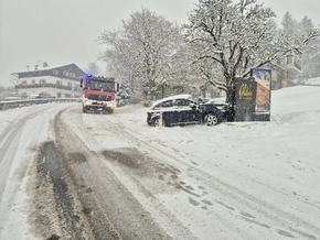 Rutschige Straßen führen zu Feuerwehreinsätzen