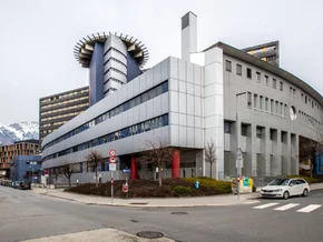 Arthroskopie bei Patientin am falschen Knie begonnen