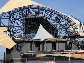Bregenzer Festspiele bauen Spiegelwand für "La traviata"