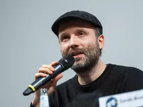 Neues humorvolles Nachrichtenformat "Fun Facts" mit Promis