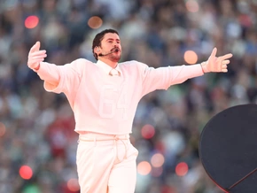 Bad Bunny liefert bei Super Bowl Hommage an Länder Amerikas